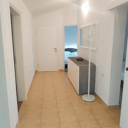 Gloria Apartman *
