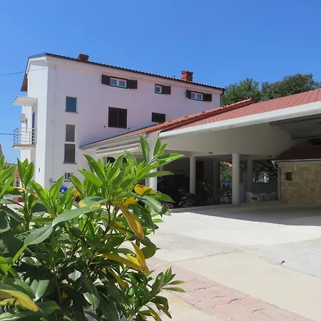 Gloria Биоград-на-Мору