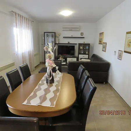 Gloria Biograd Na Moru