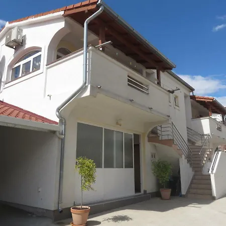 Gloria Apartman