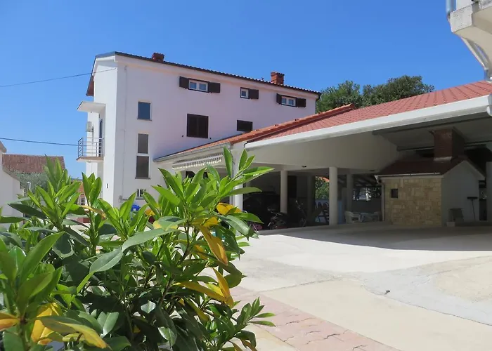 Gloria Биоград-на-Мору