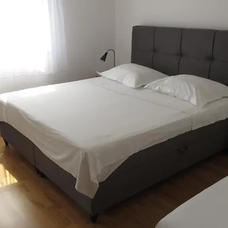 Apartment Gloria *