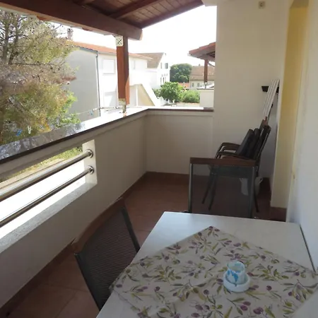 Gloria Apartment *
