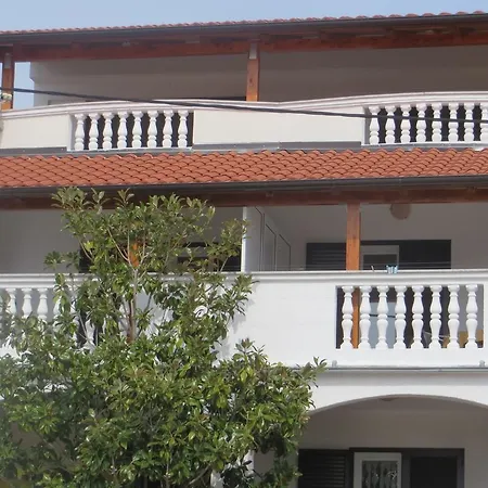 Apartment Gloria *