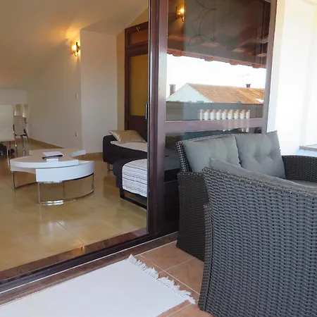 Apartment Gloria *