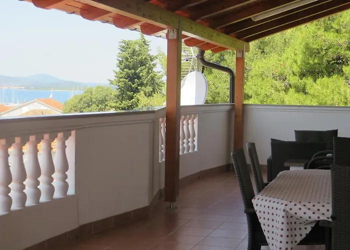 Gloria Biograd Na Moru